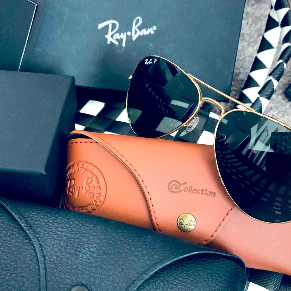 Ray-ban aviator classic gold rim with dark green lenses!!!!
